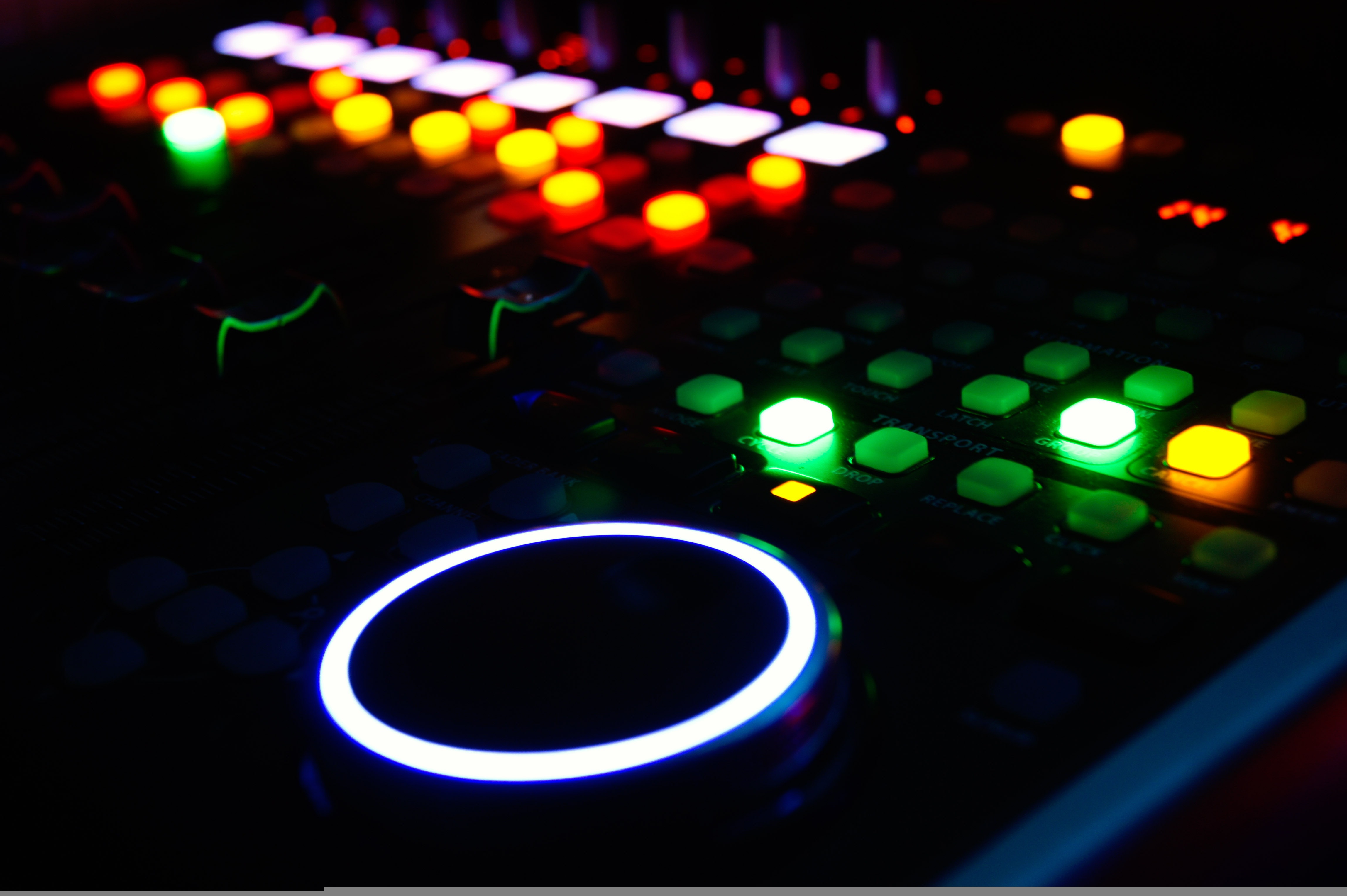 DJ
